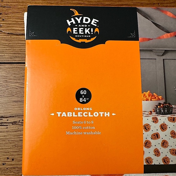Halloween Pumpkin Table Cloth NWT 60”x 84” Oblong Seats 6 to 8 - Hyde & EEK! - Picture 4 of 5